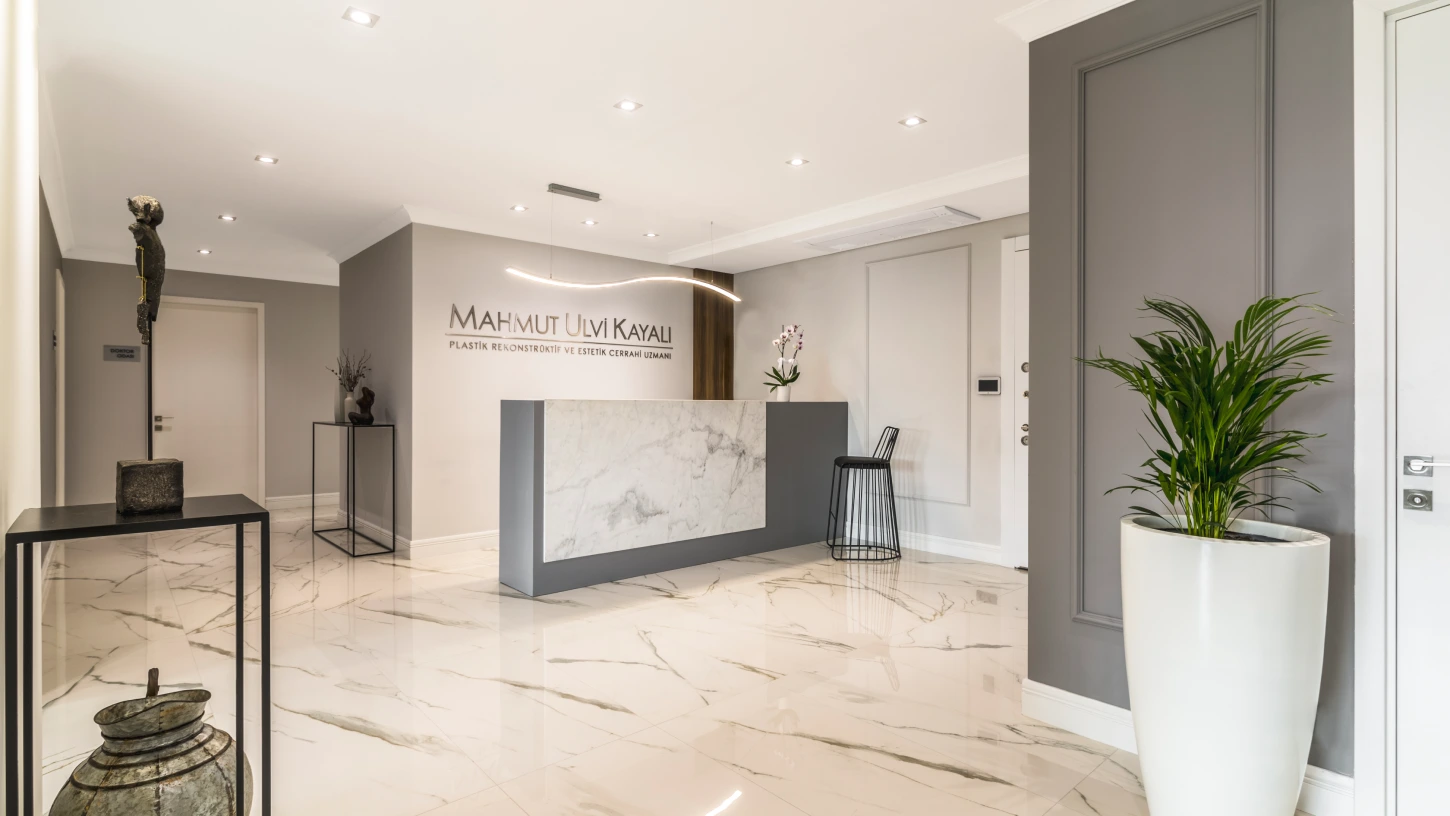 Experience and Trust in Aesthetics